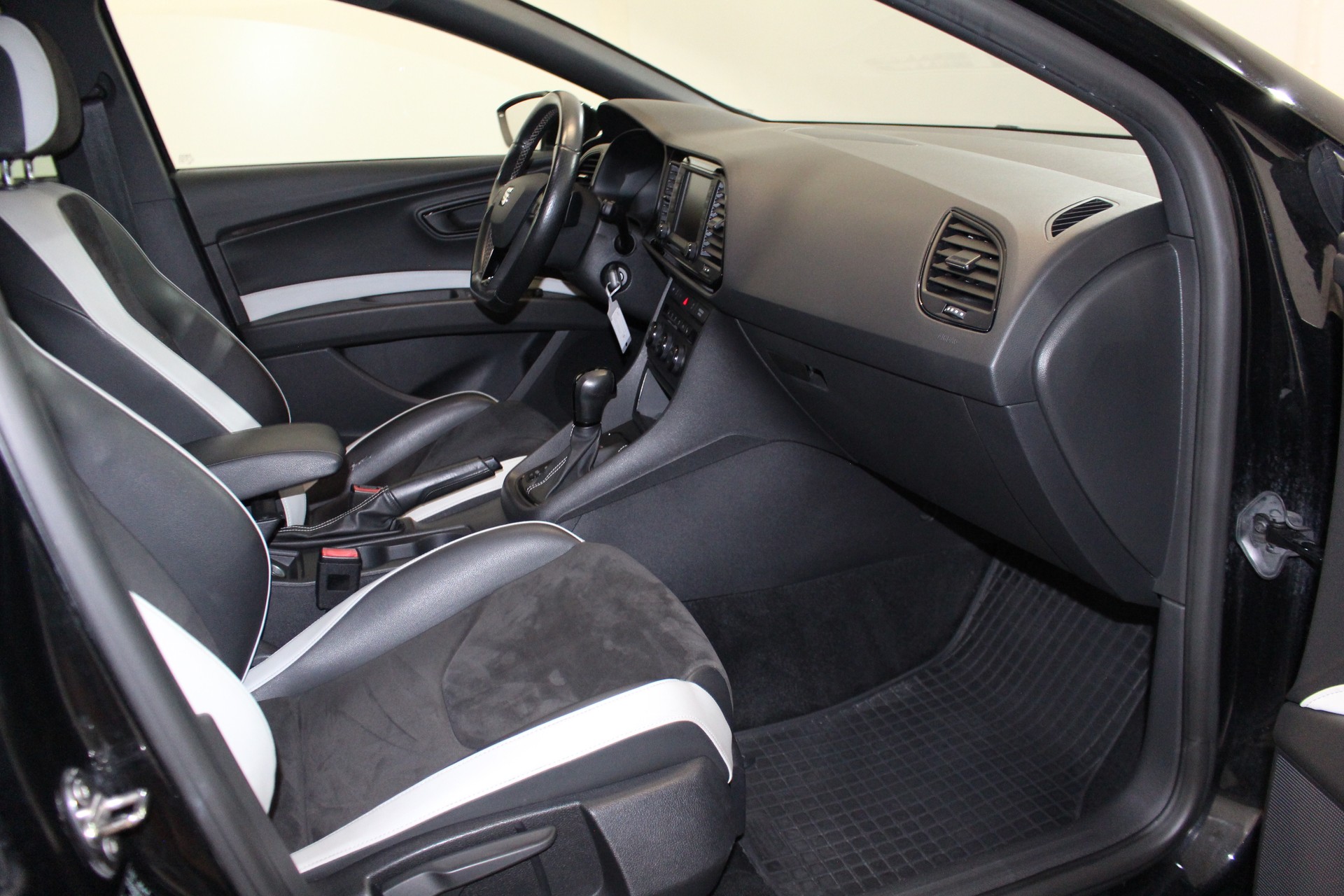 SEAT Leon ST 2.0 TSI 280 Cupra DSG-image-10