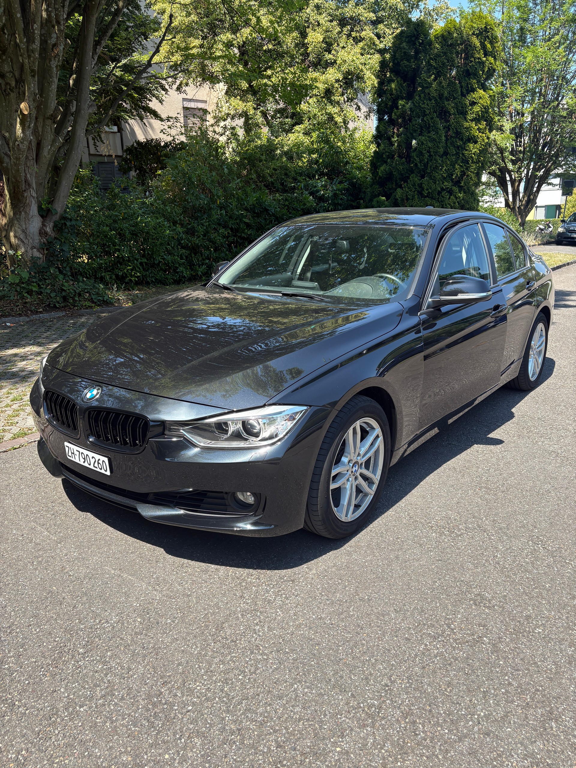 BMW 320i xDrive-image-3