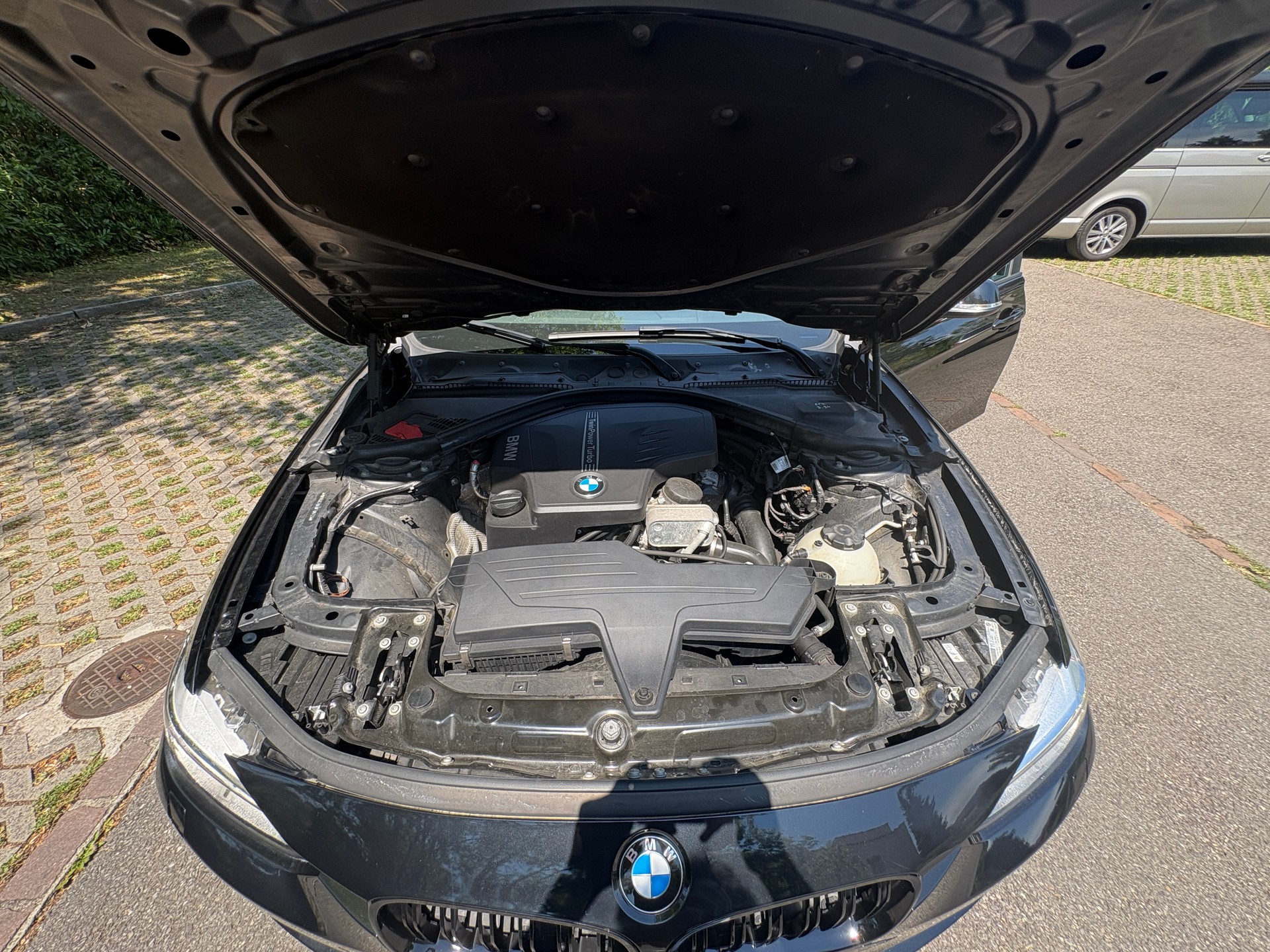BMW 320i xDrive-image-0