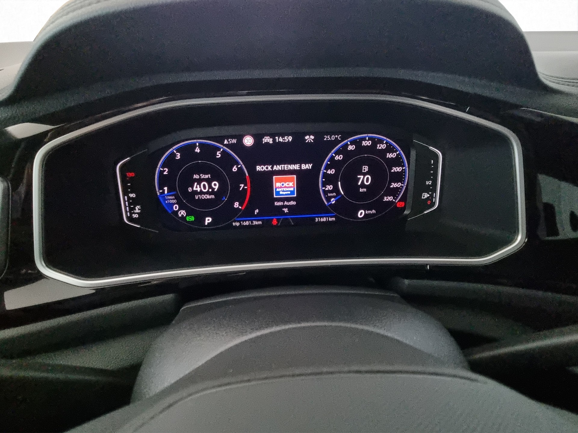 VW T-Roc 2.0 TSI R DSG 4Motion-image-10