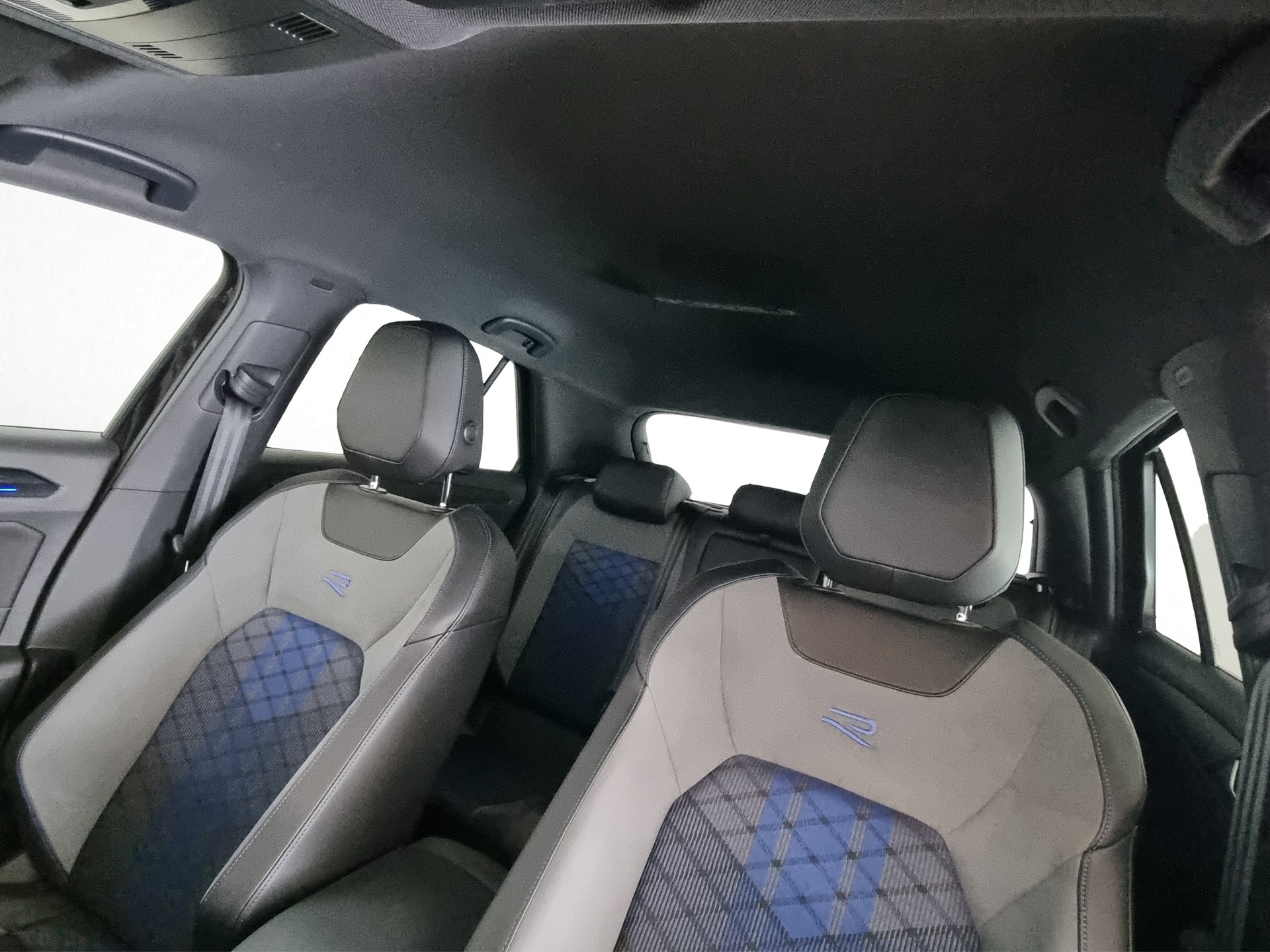 VW T-Roc 2.0 TSI R DSG 4Motion-image-12