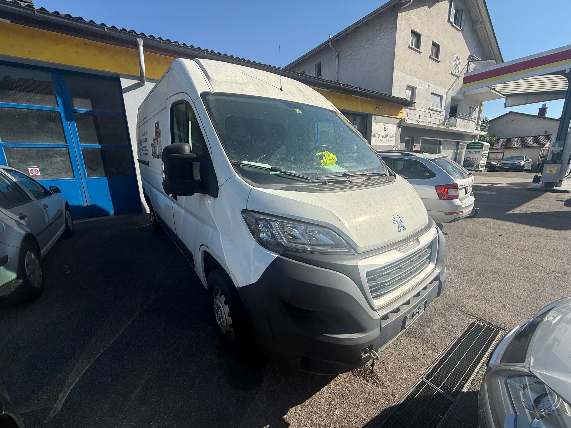 PEUGEOT Boxer 2.2 HDI 335 Pro L2H2-image-2