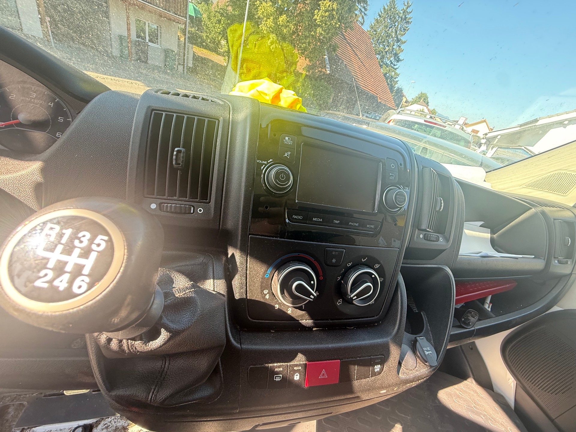 PEUGEOT Boxer 2.2 HDI 335 Pro L2H2-image-12