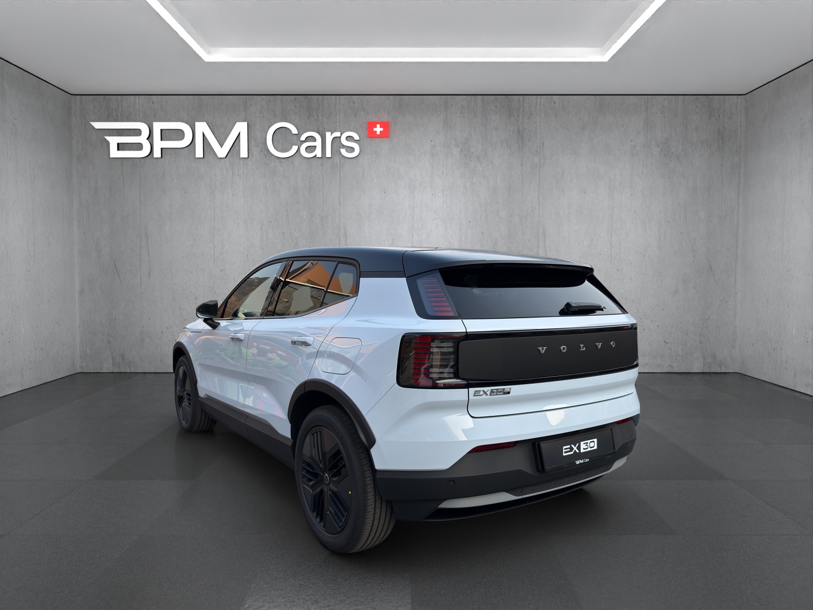 VOLVO EX30 Cross Country Plus E60 69kWh Twin Performance AWD-image-2