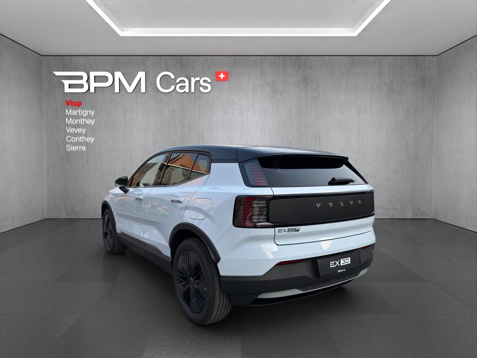 VOLVO EX30 Cross Country Plus E60 69kWh Twin Performance AWD-image-2