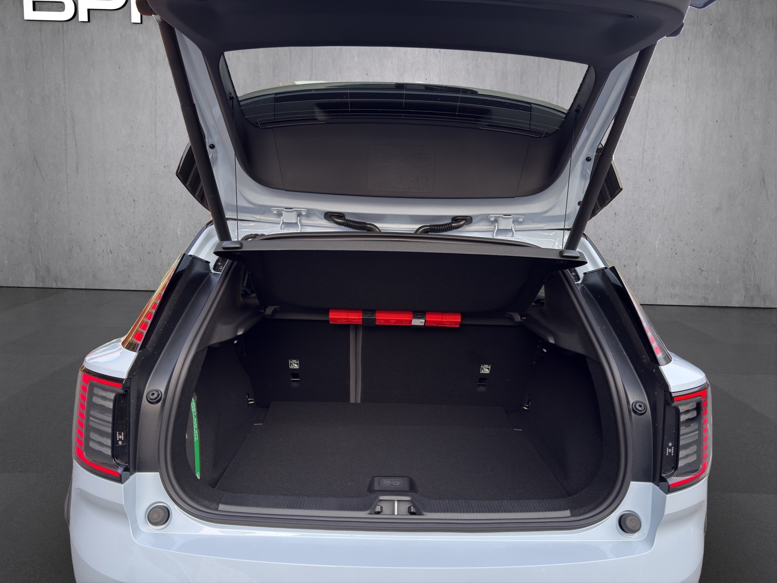 VOLVO EX30 Cross Country Plus E60 69kWh Twin Performance AWD-image-14