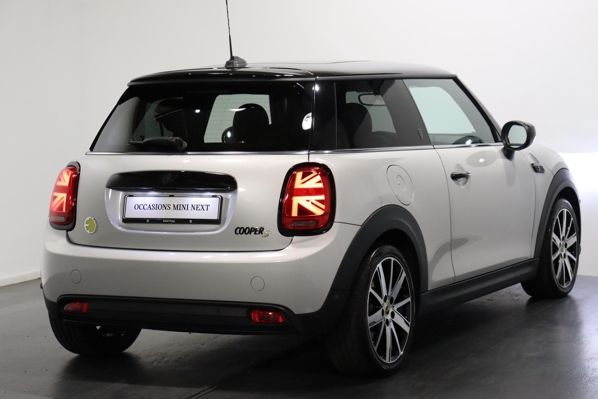 MINI F56 Cooper SE-showroom-element-2