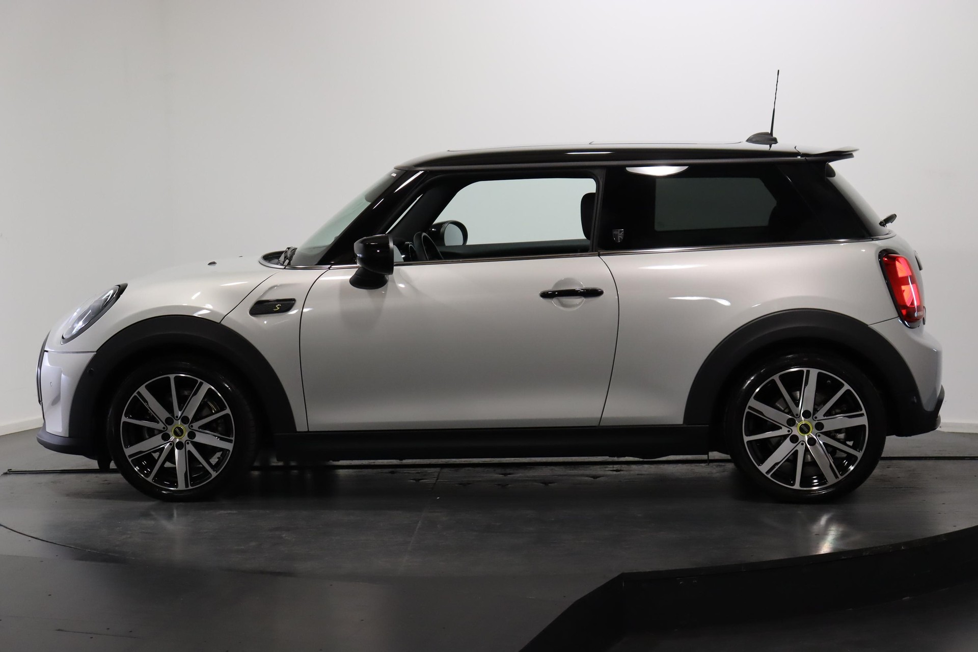 MINI F56 Cooper SE-showroom-element-3