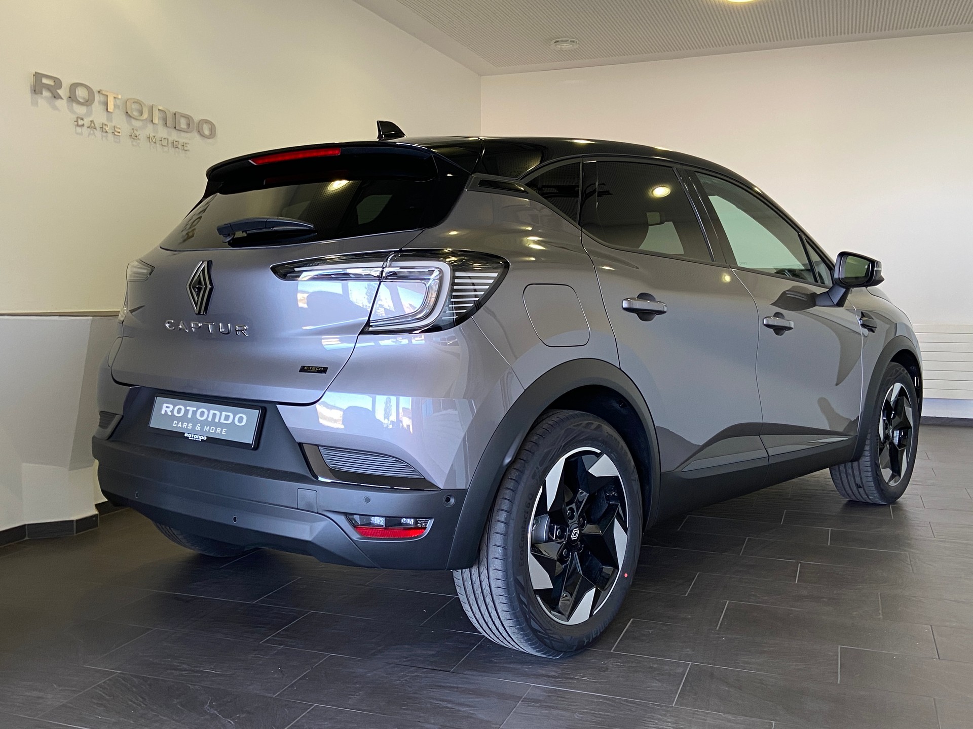 RENAULT Captur 1.8 E-Tech 160 Techno DHT-image-1