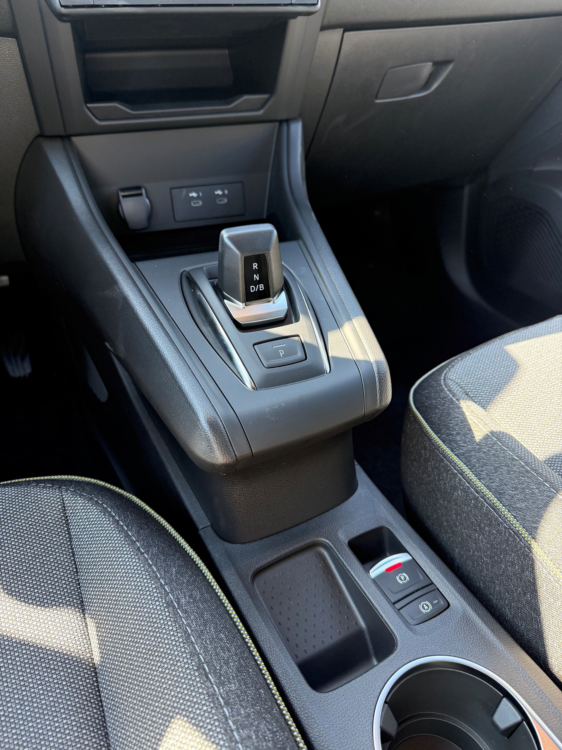 RENAULT Captur 1.8 E-Tech 160 Techno DHT-image-9