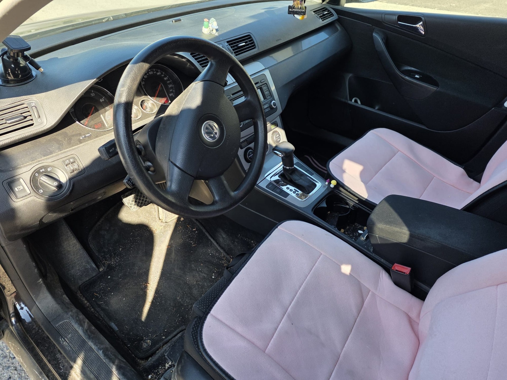 VW Passat Variant 2.0 FSI Trendline-image-4