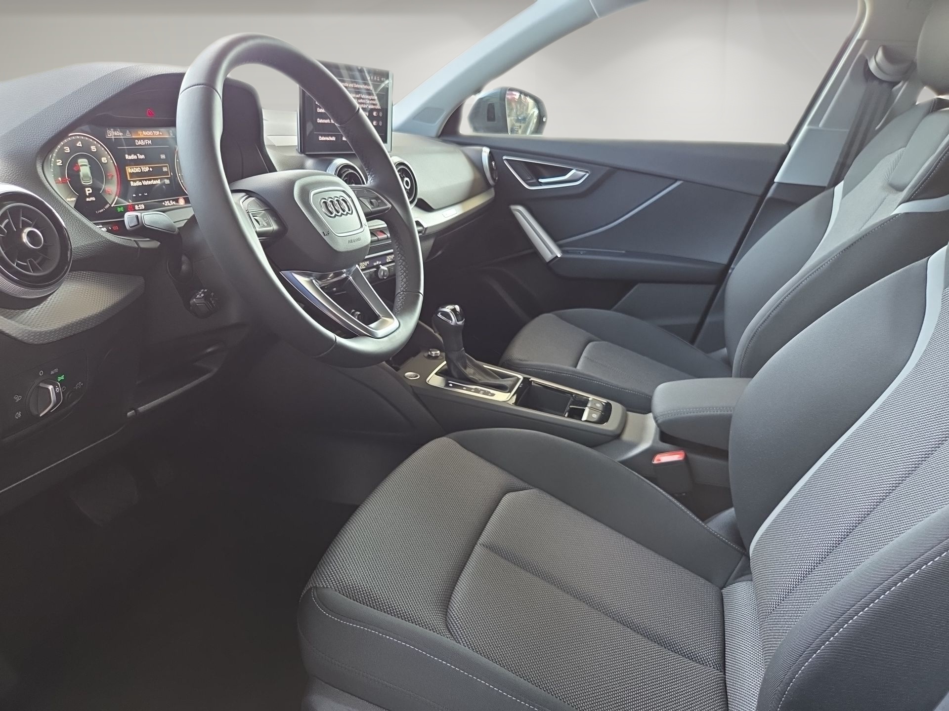 AUDI Q2 35 TFSI S line S-tronic-image-5