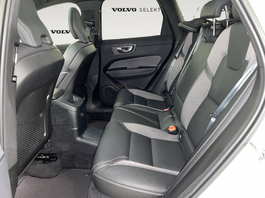 VOLVO XC60 2.0 T6 TE Plus Dark eAWD-image-12
