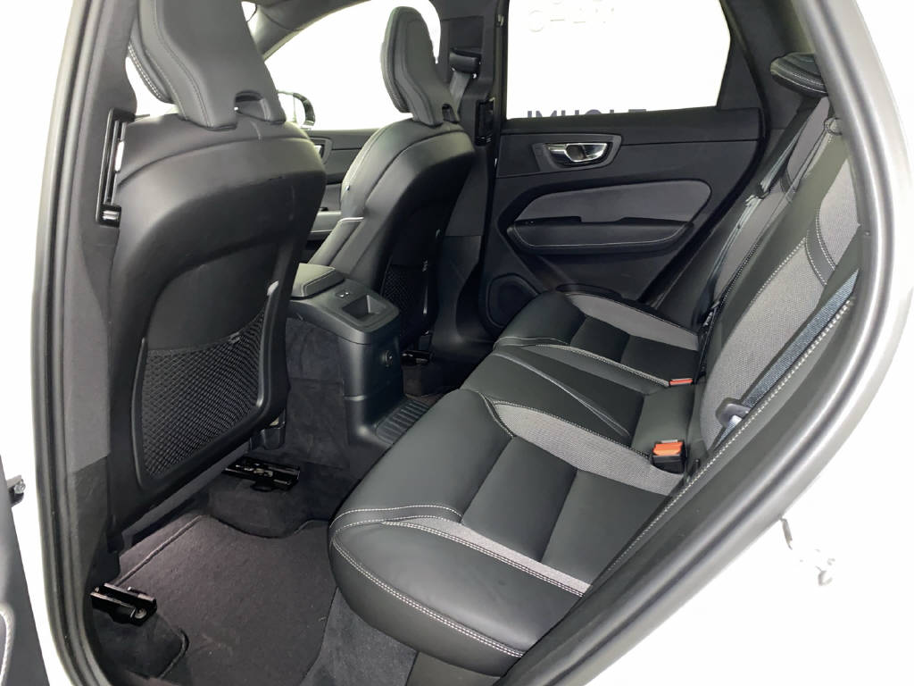 VOLVO XC60 2.0 T6 TE Plus Dark eAWD-image-16