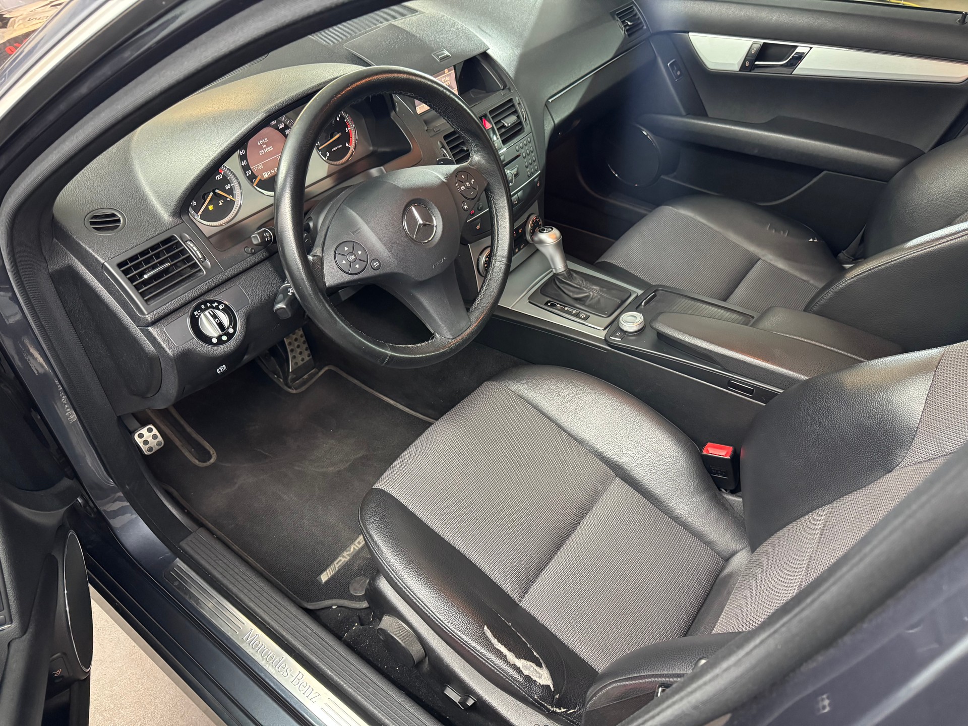 MERCEDES-BENZ C 220 CDI Avantgarde Automatic AMG-Line-image-7