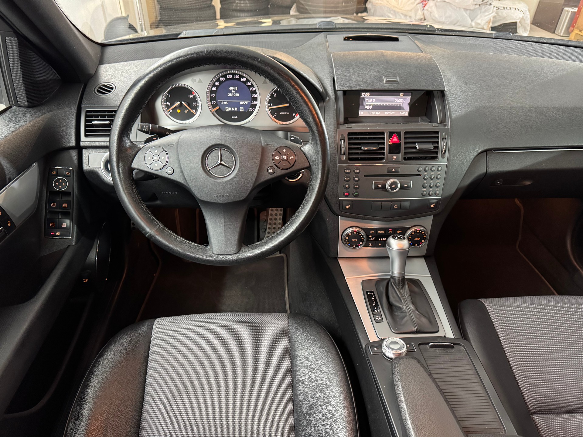 MERCEDES-BENZ C 220 CDI Avantgarde Automatic AMG-Line-image-6