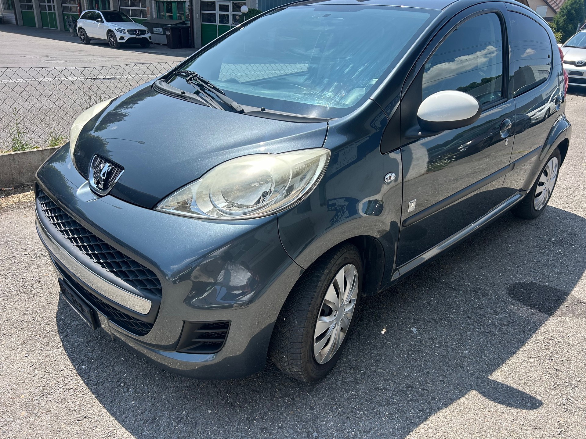 PEUGEOT 107 1.0 Swiss Edition-image-2