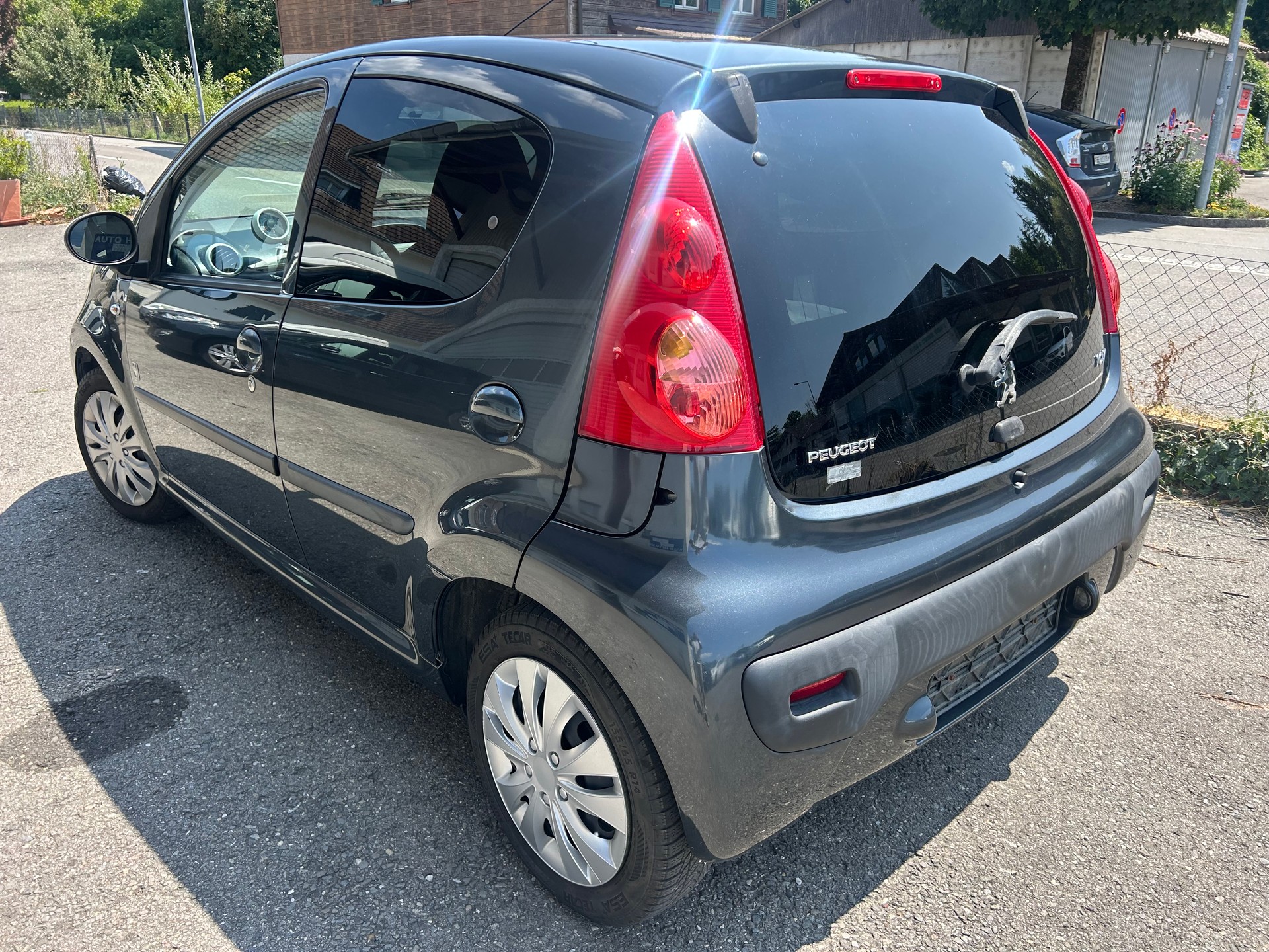 PEUGEOT 107 1.0 Swiss Edition-image-3
