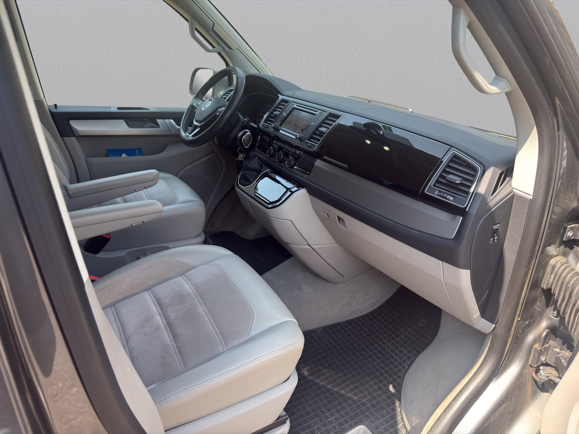 VW T6 California 2.0 TDI Ocean GREY 4Motion DSG-image-12