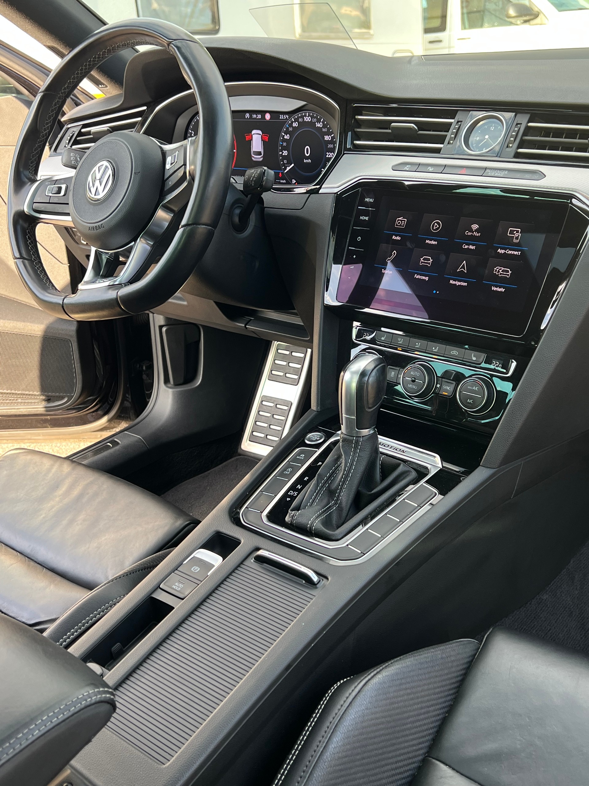 VW Passat Variant 2.0 TSI BMT R-Line Highline 4Motion DSG-image-6