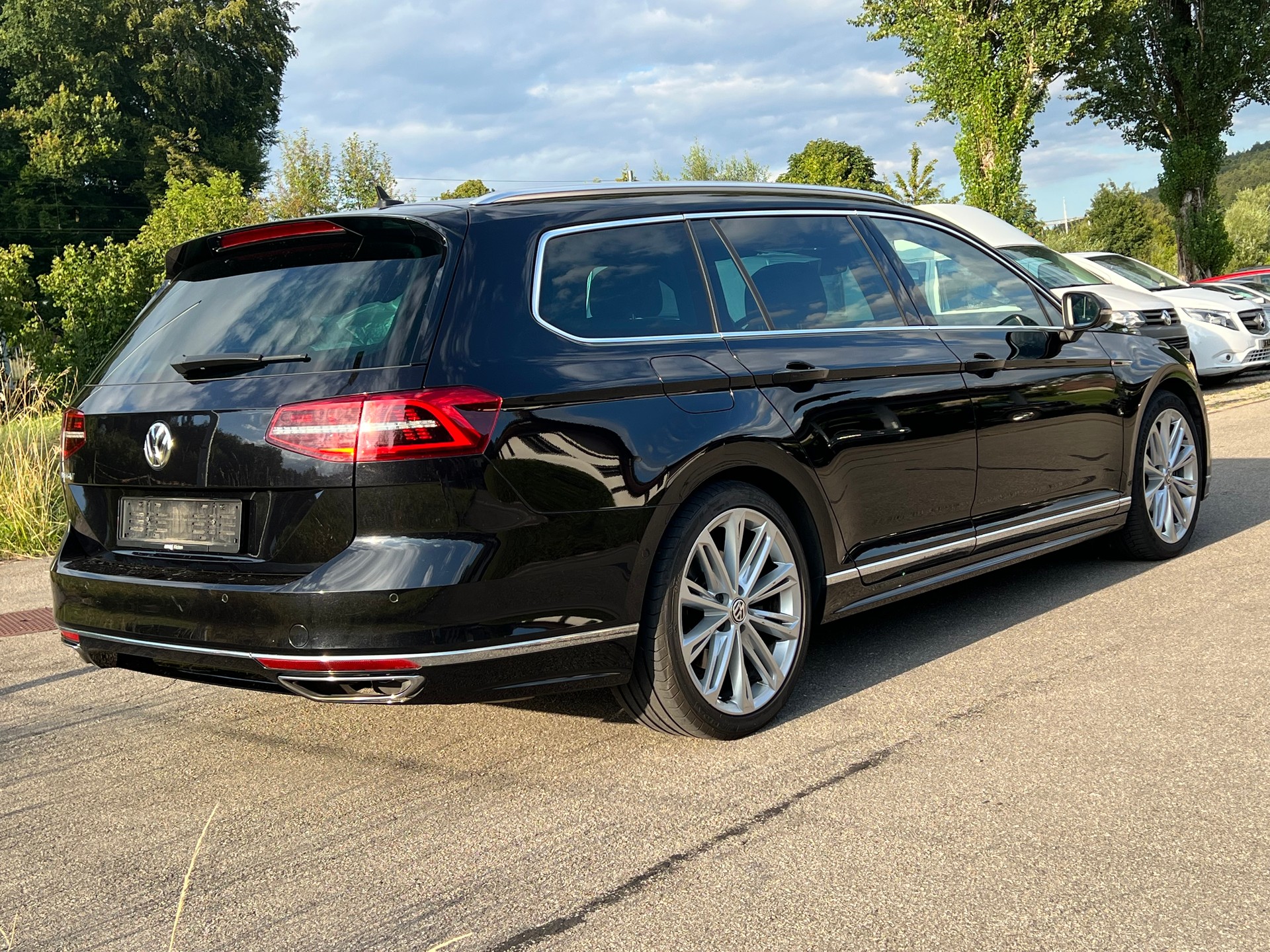 VW Passat Variant 2.0 TSI BMT R-Line Highline 4Motion DSG-image-2