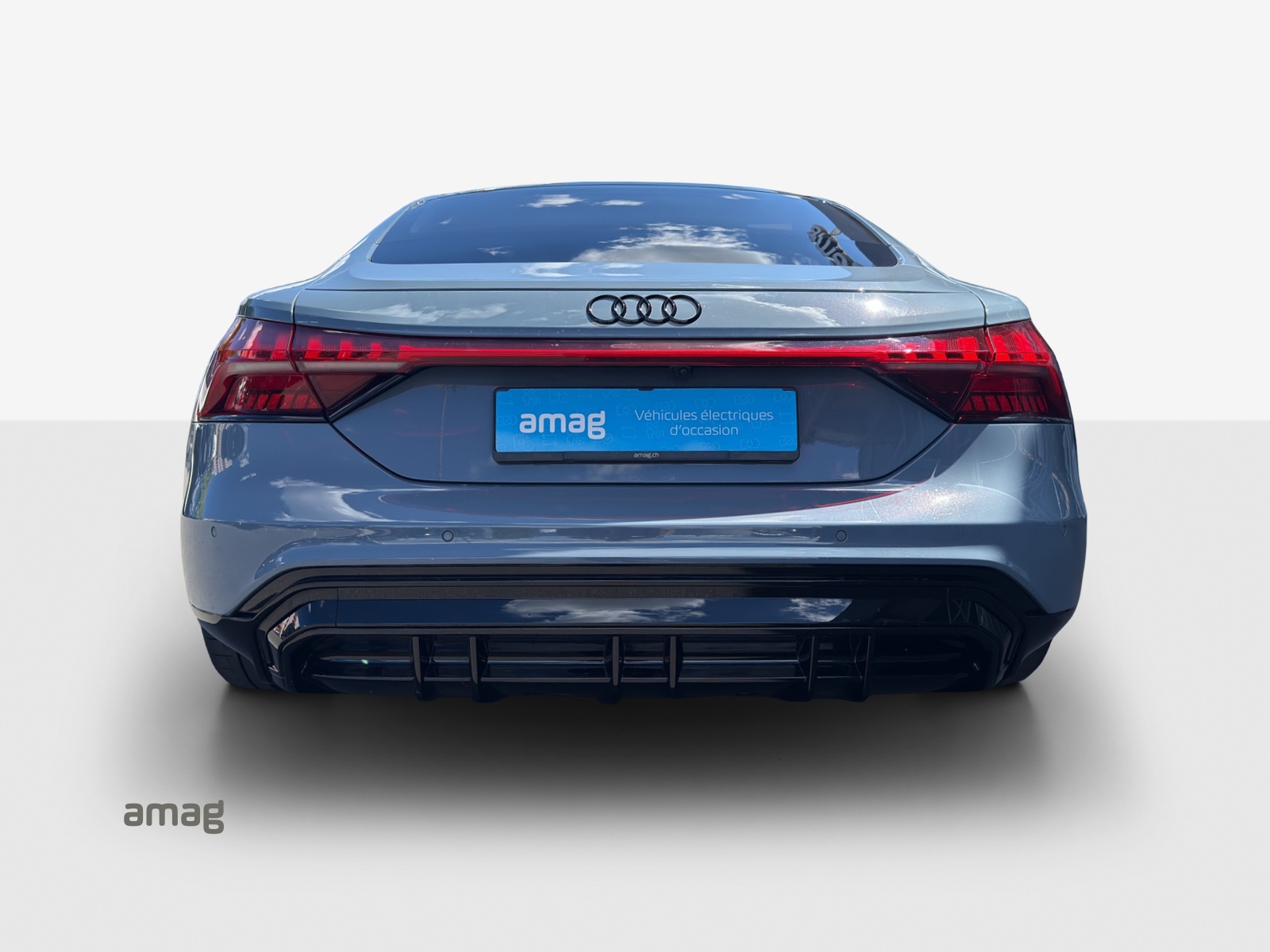 AUDI e-tron GT quattro-showroom-element-3