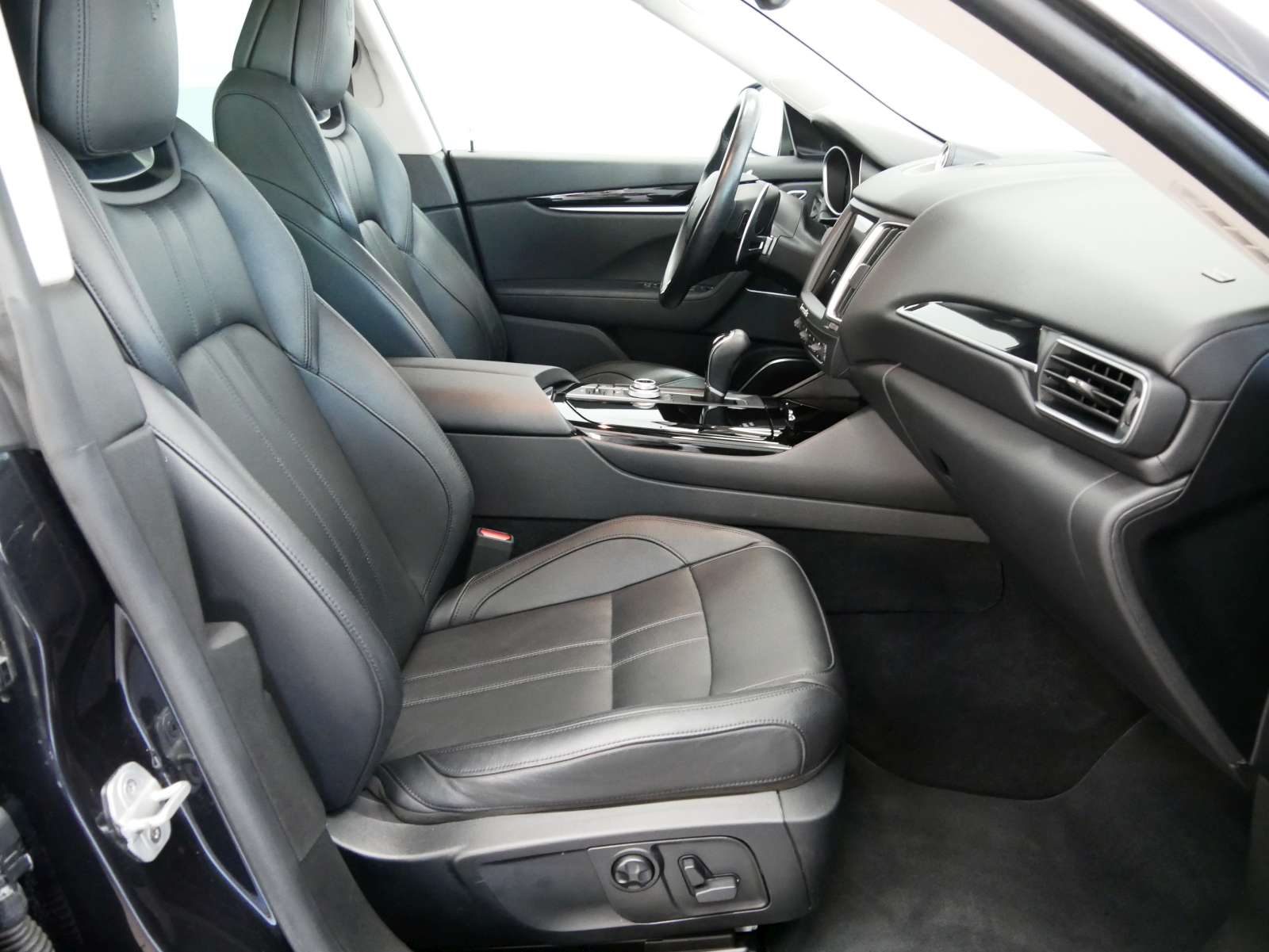 MASERATI Levante 3.0 V6 GranSport Automatica-image-12