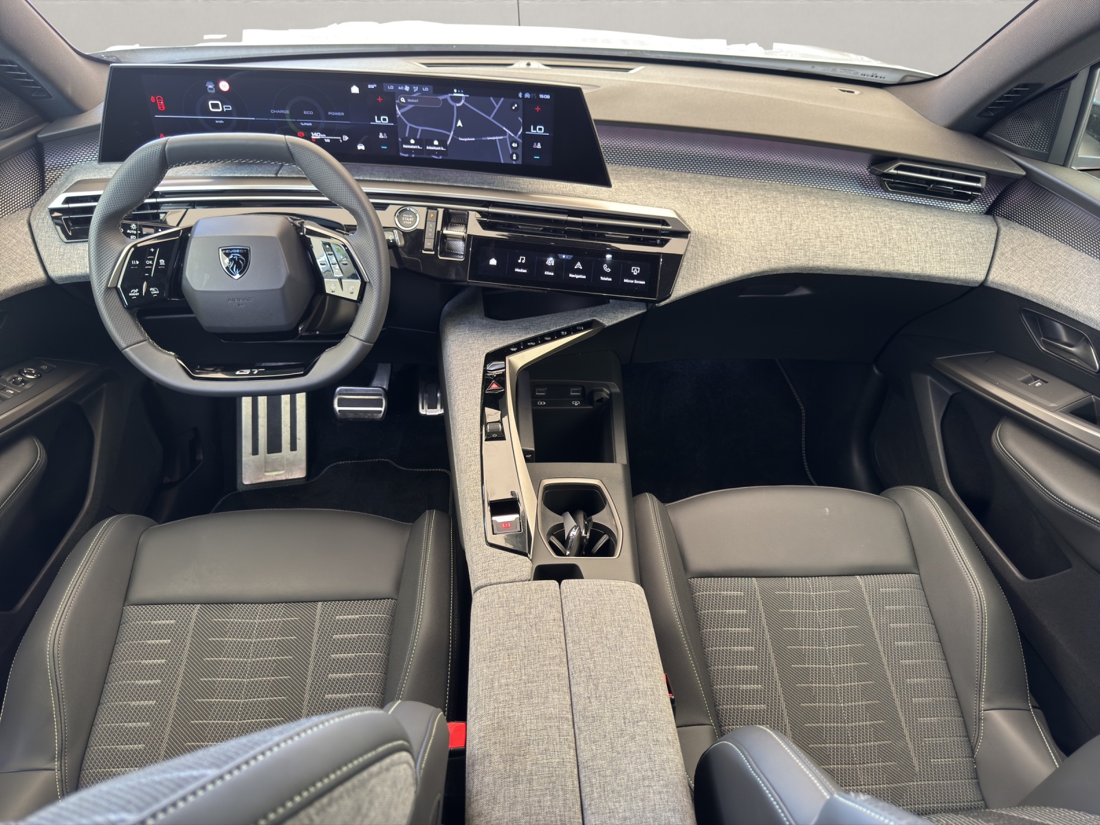 PEUGEOT 3008 1.2 Hybrid 145PS GT *Automat*-image-15