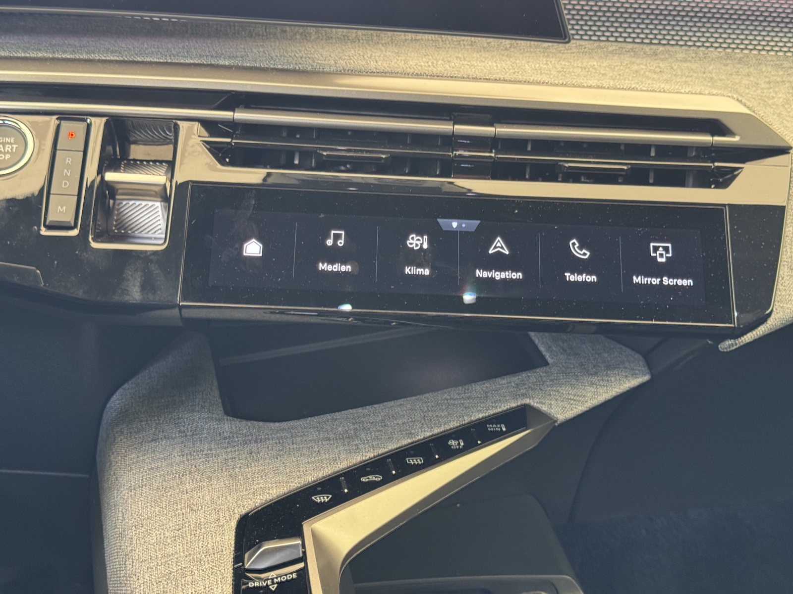 PEUGEOT 3008 1.2 Hybrid 145PS GT *Automat*-image-12