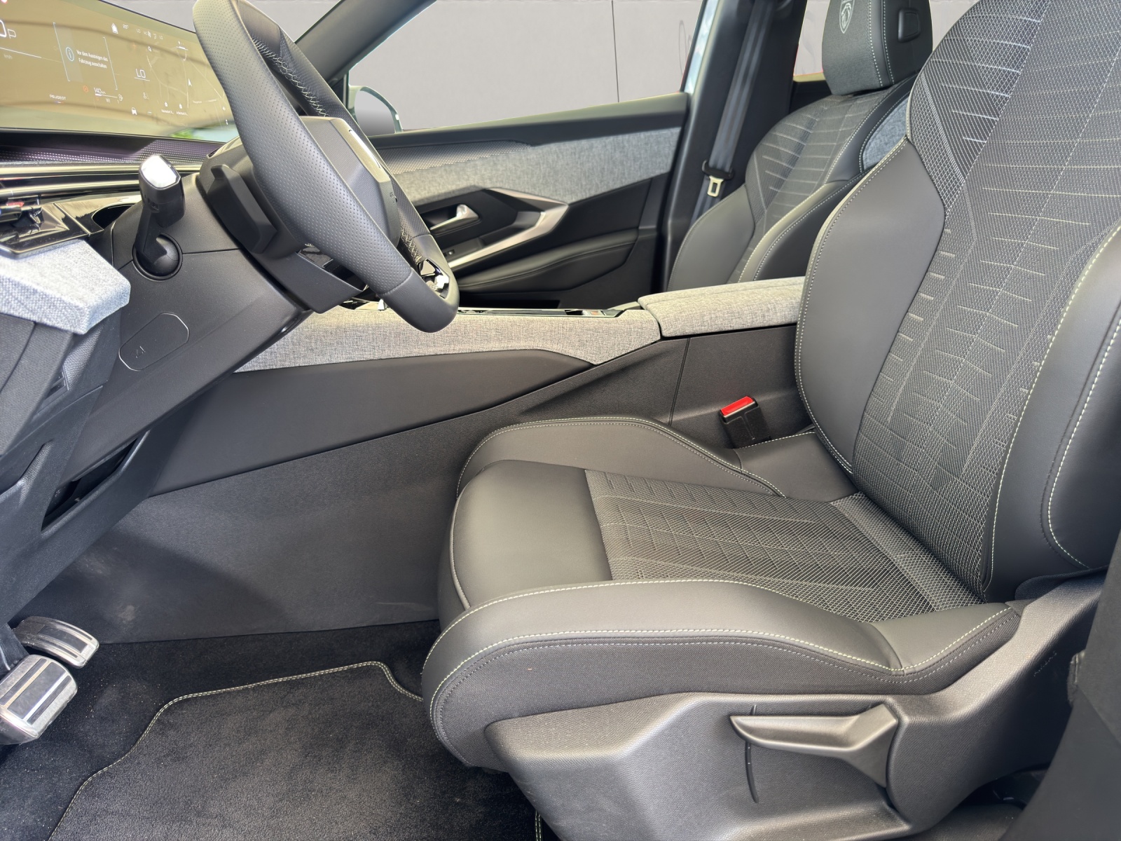 PEUGEOT 3008 1.2 Hybrid 145PS GT *Automat*-image-10