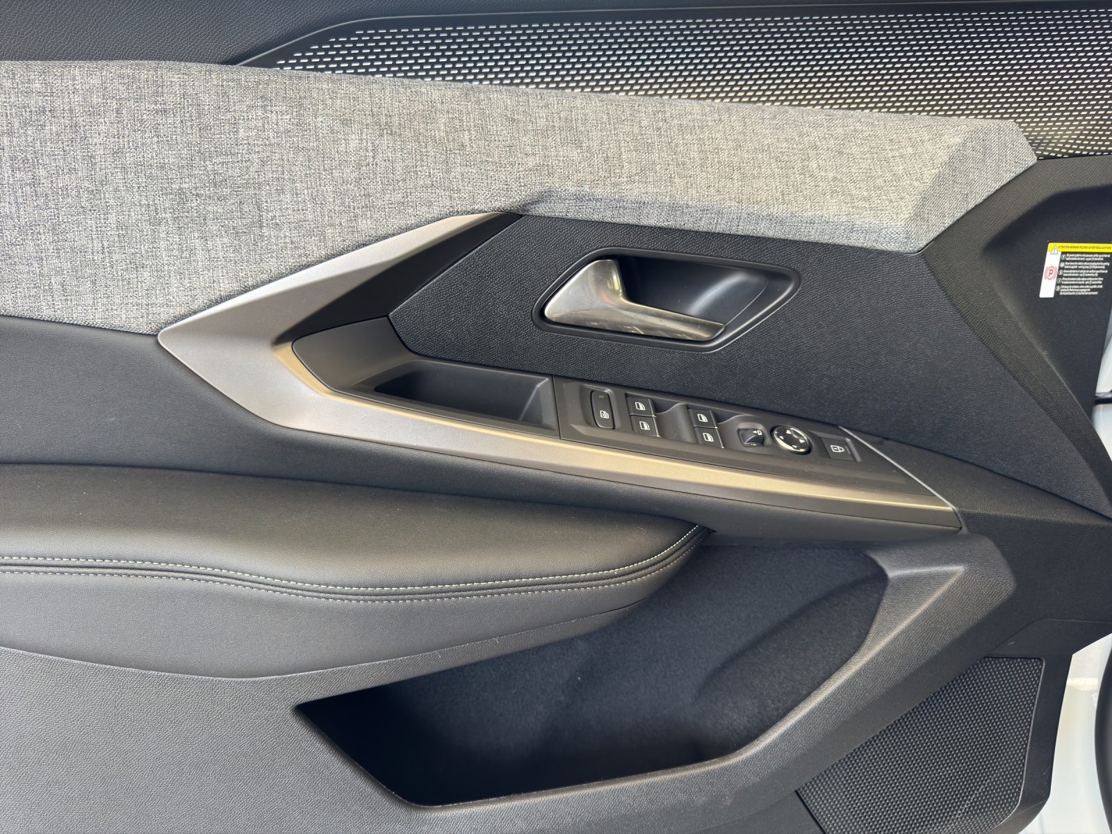 PEUGEOT 3008 1.2 Hybrid 145PS GT *Automat*-image-13