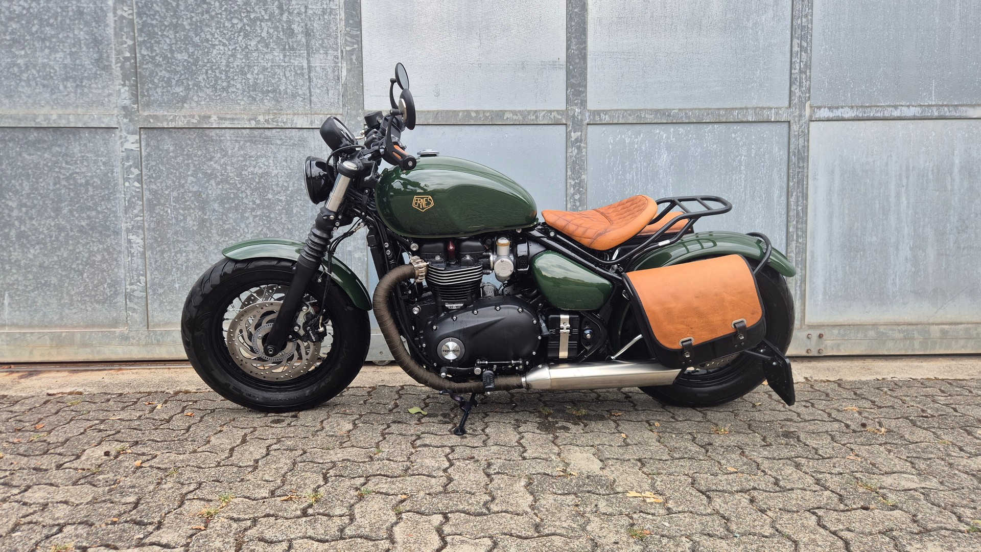 TRIUMPH Bonneville 1200 Bobber-showroom-element-1