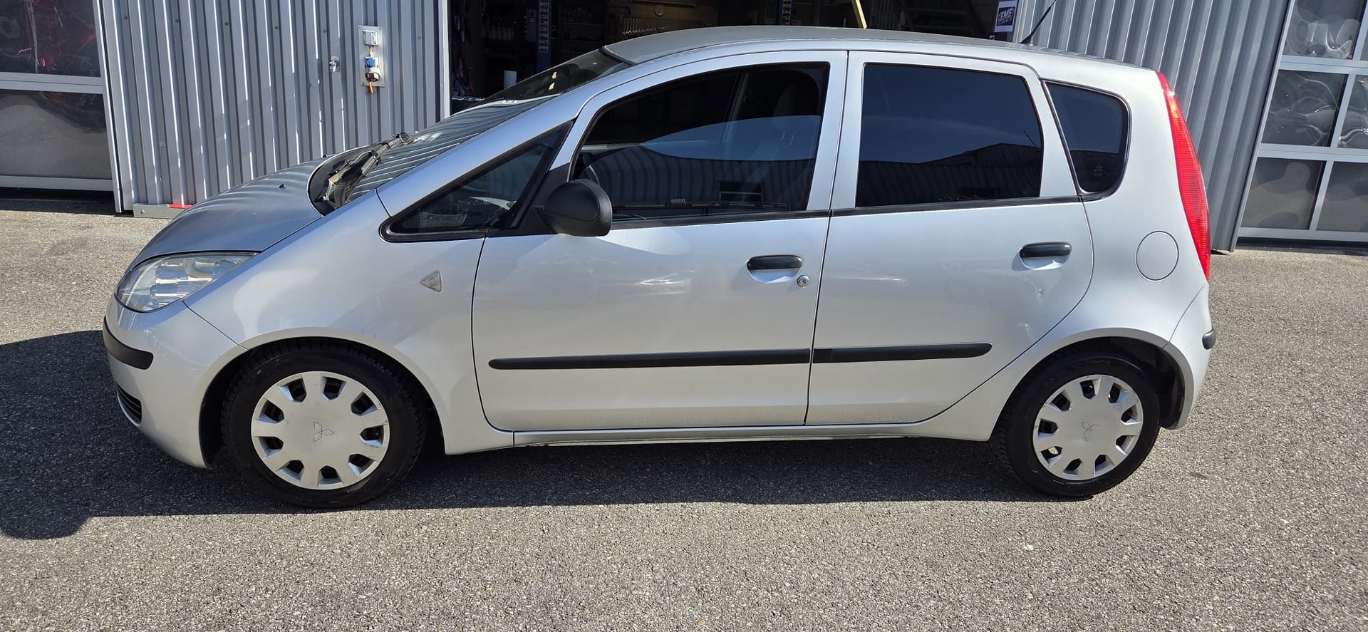 MITSUBISHI Colt 1.5 DI-D Inform Luxe-image-2