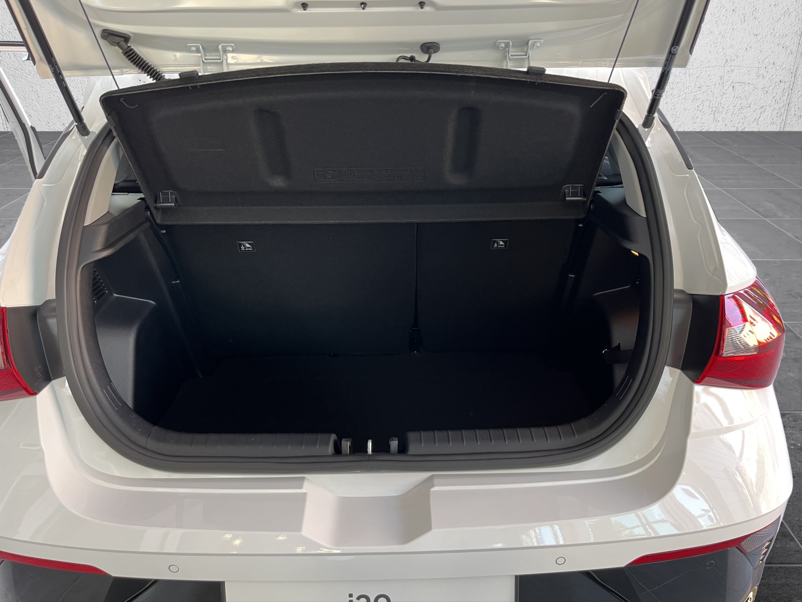 HYUNDAI i20 1.0 T-GDi Amplia DCT-image-12