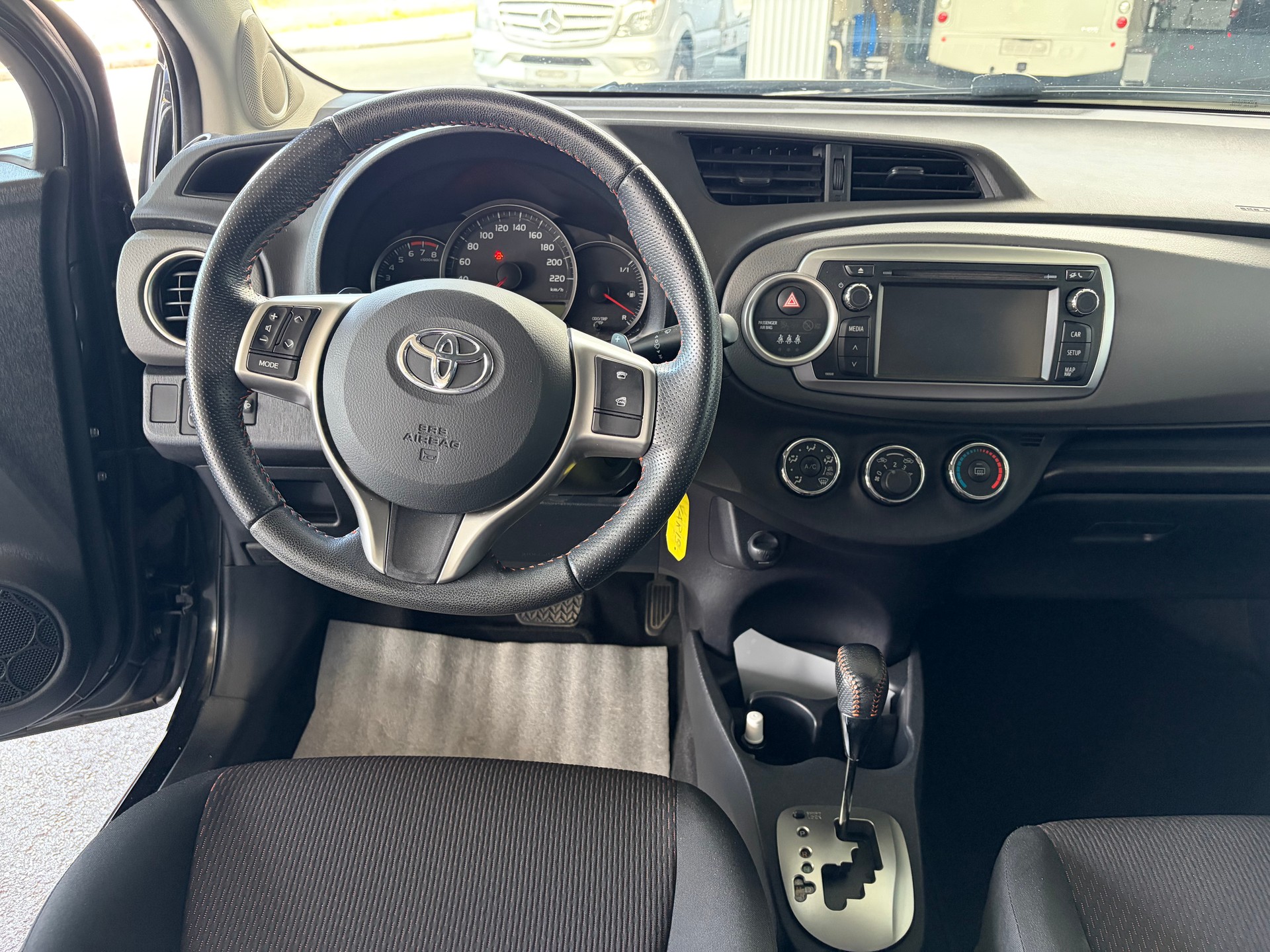 TOYOTA Yaris 1.33 Style Multidrive-image-4