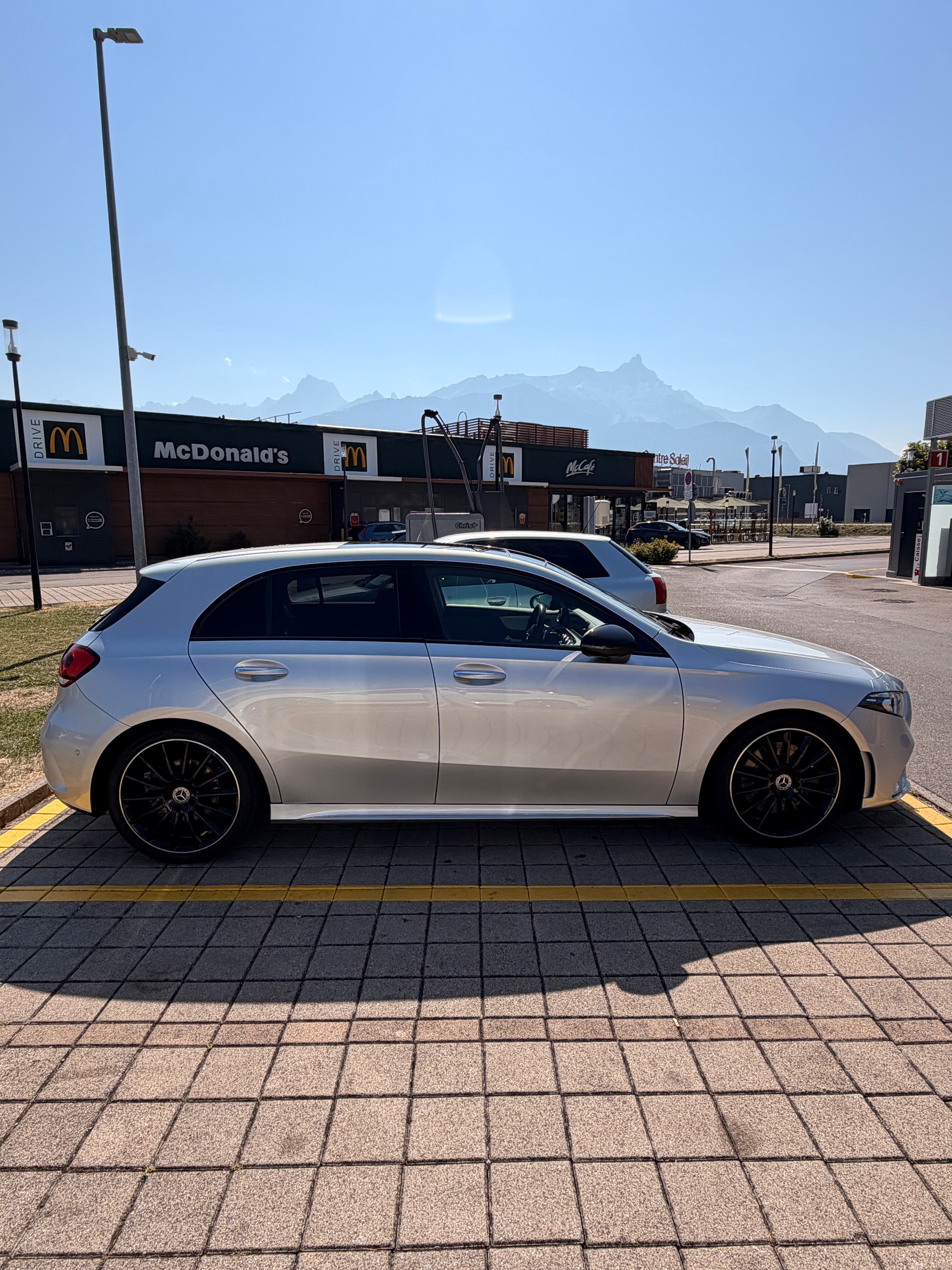 MERCEDES-BENZ A 250 AMG Line 4m-image-1