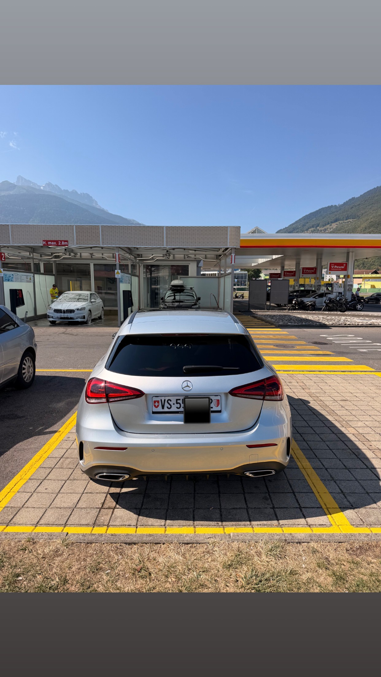 MERCEDES-BENZ A 250 AMG Line 4m-image-2