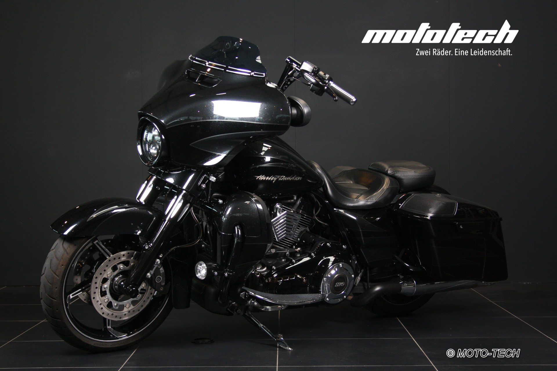 HARLEY-DAVIDSON FLHXSE-image-5