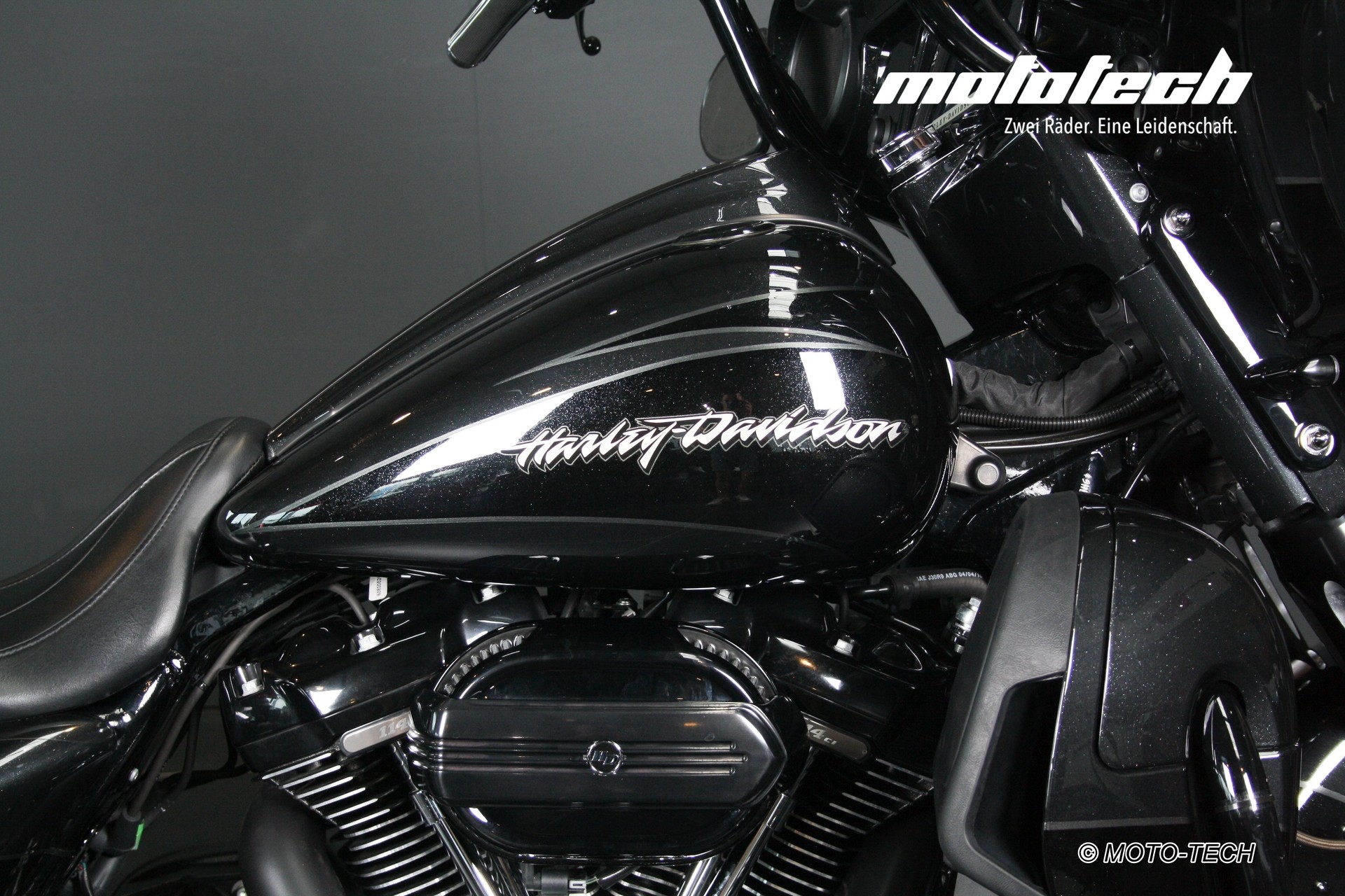 HARLEY-DAVIDSON FLHXSE-image-9