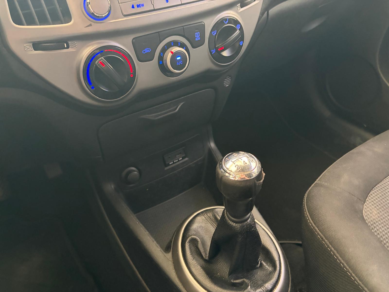 HYUNDAI i20 1.2 Comfort-image-19