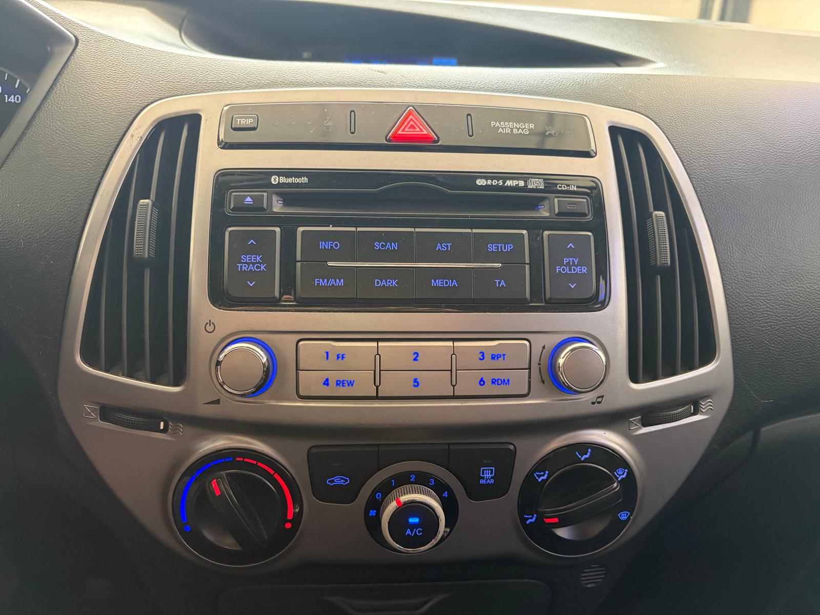 HYUNDAI i20 1.2 Comfort-image-18
