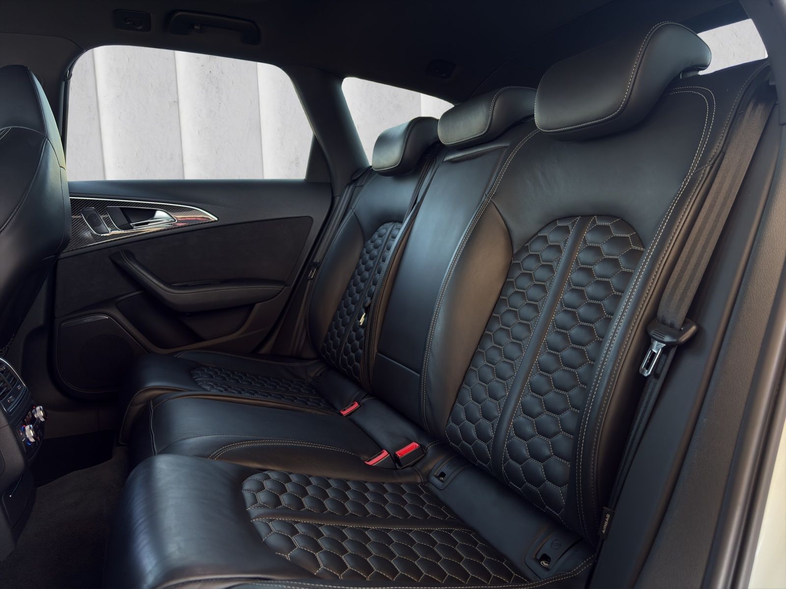AUDI RS6 Avant 4.0 TFSI V8 performance quattro-image-16