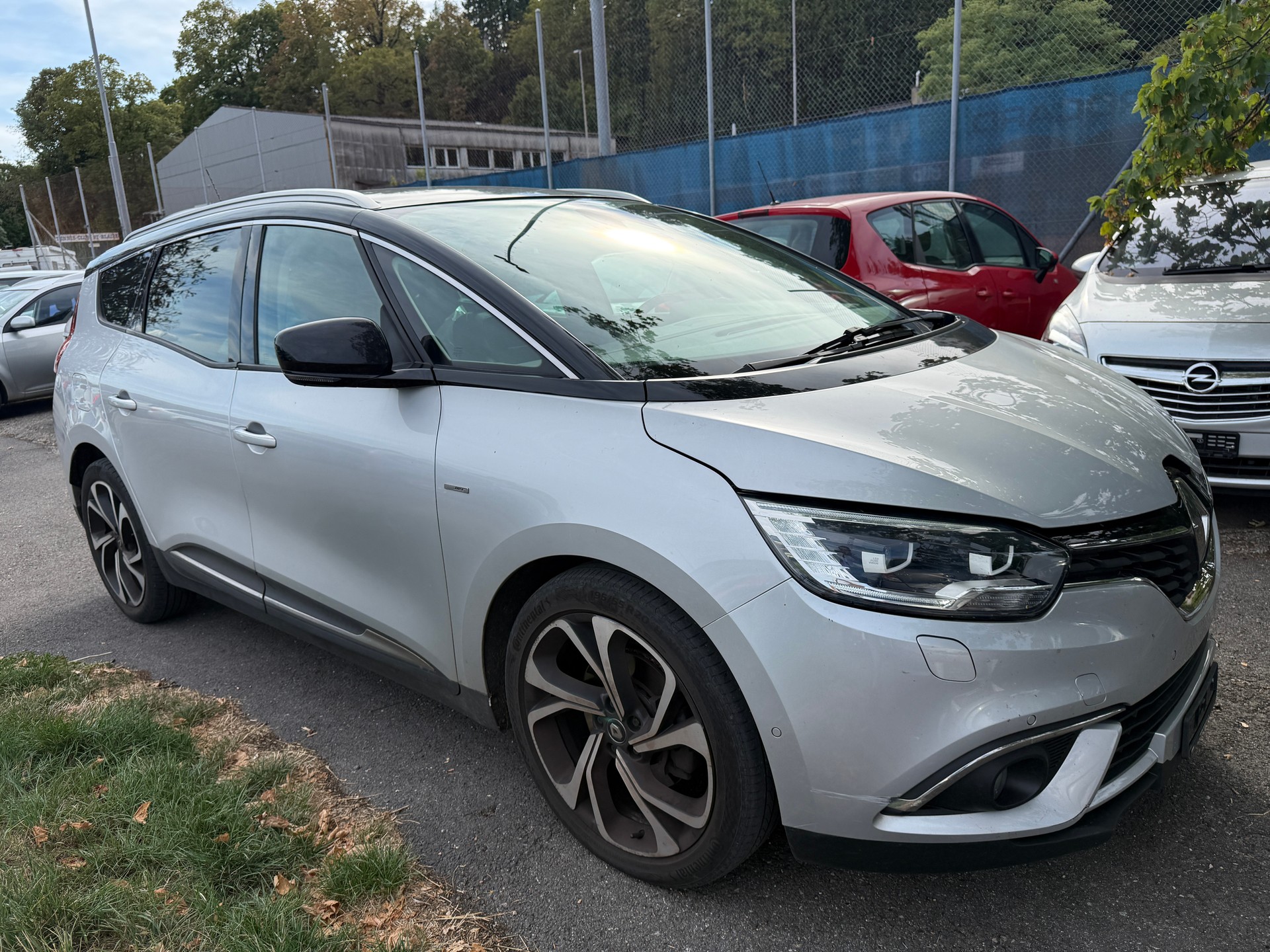 RENAULT Grand Scénic 1.2 16V Turbo Bose-image-1