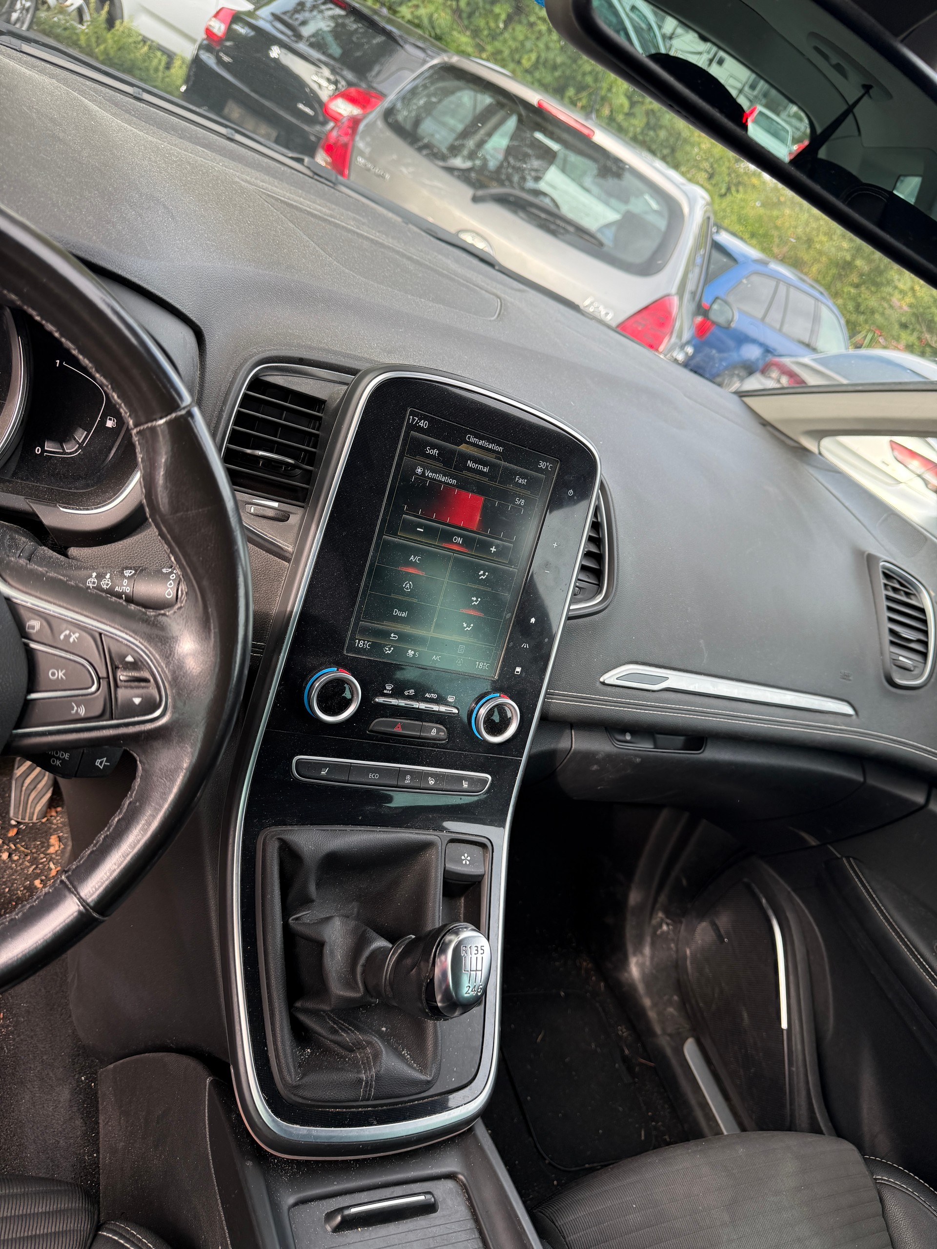 RENAULT Grand Scénic 1.2 16V Turbo Bose-image-8