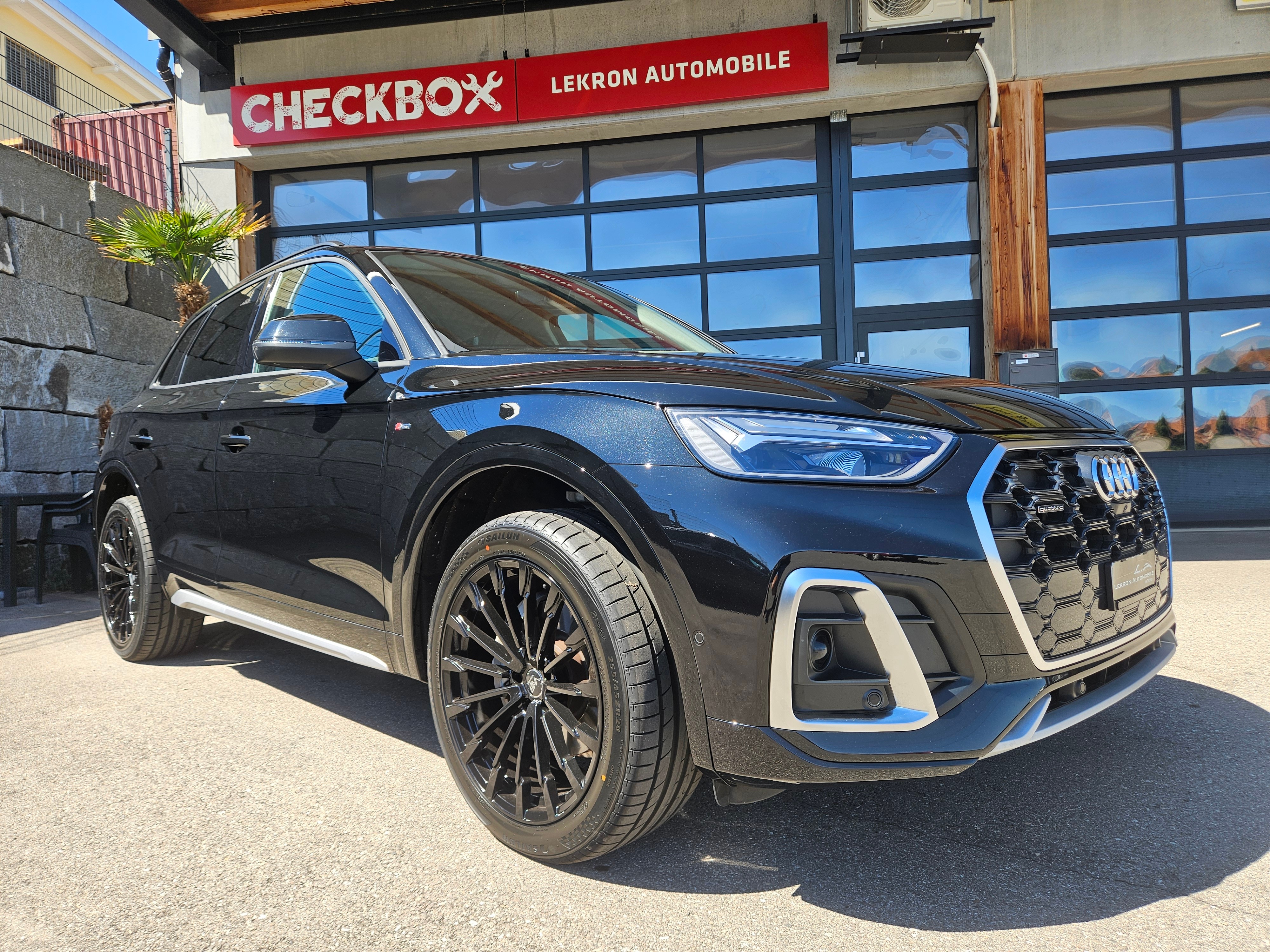 AUDI Q5 45 TFSI S-line quattro S-tronic — slika 1