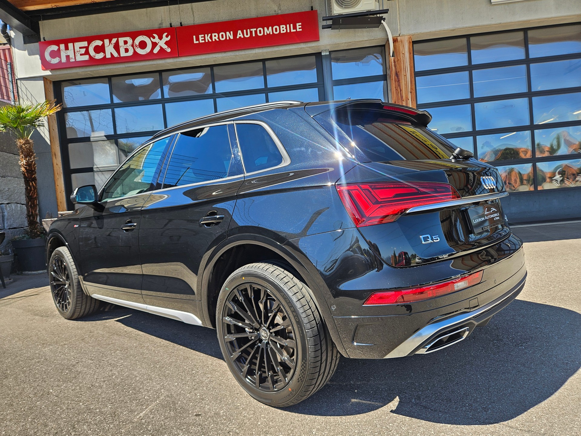 AUDI Q5 45 TFSI S-line quattro S-tronic-image-4