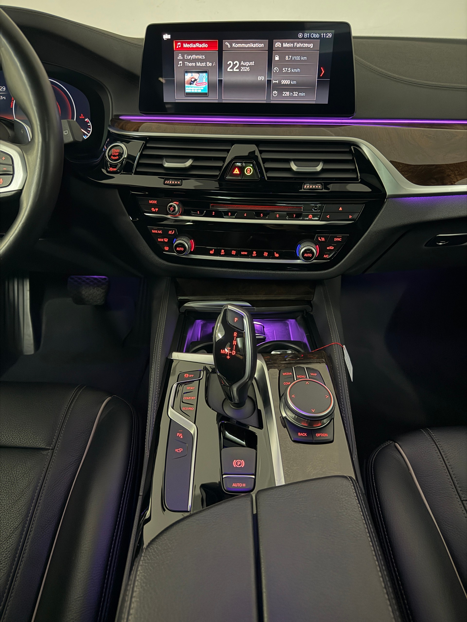 BMW 530i xDrive Touring Luxury Line Steptronic-image-9