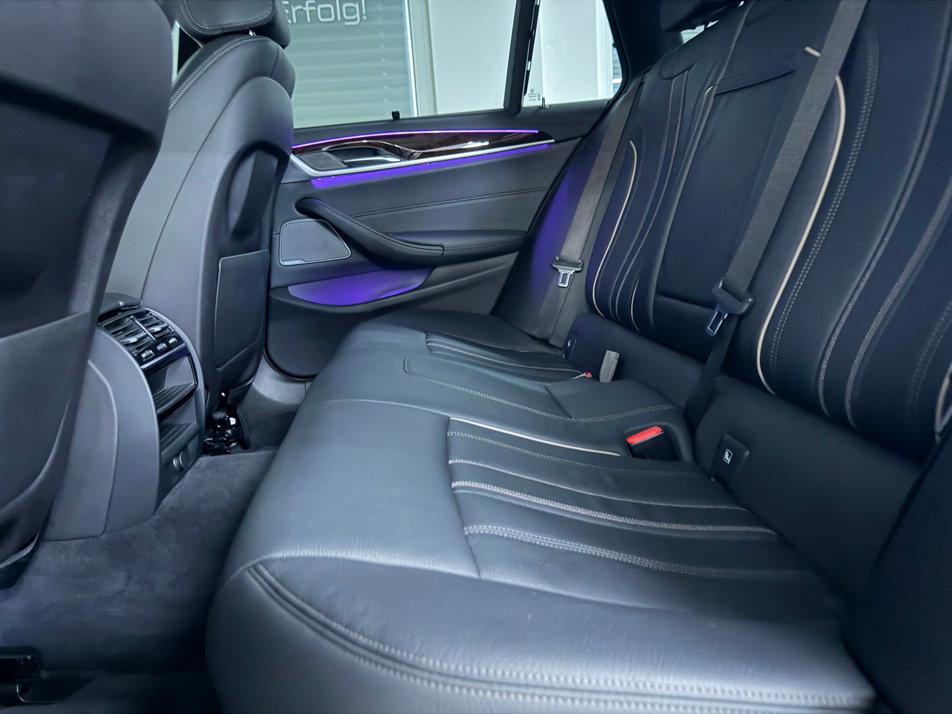 BMW 530i xDrive Touring Luxury Line Steptronic-image-7