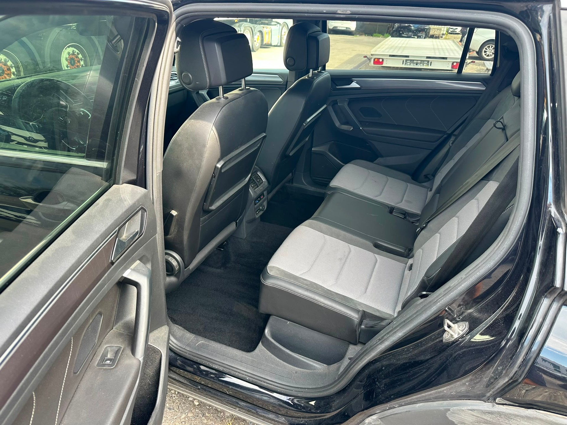 VW Tiguan Allspace 2.0TSI Highline 4Motion DSG-image-4