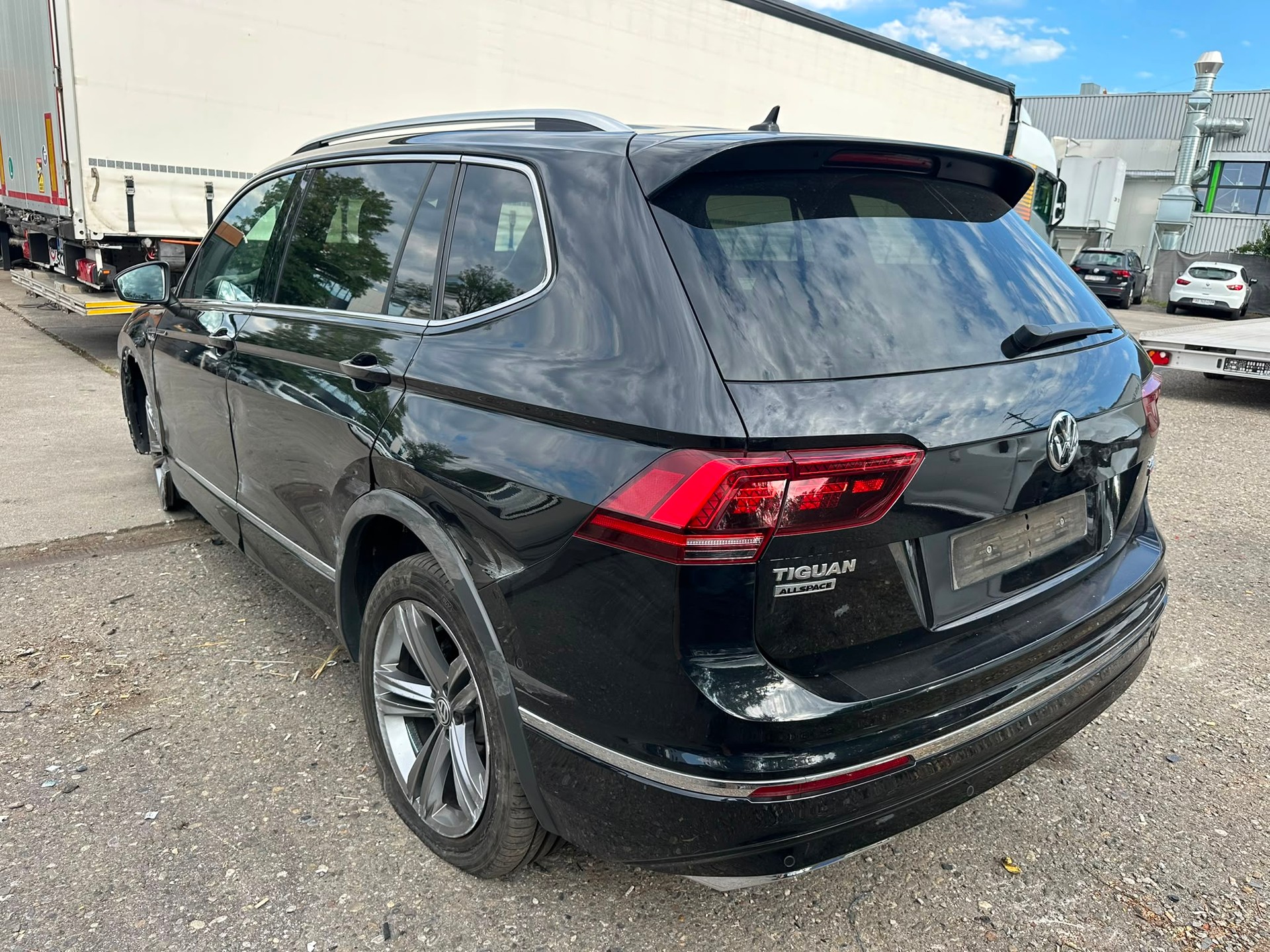 VW Tiguan Allspace 2.0TSI Highline 4Motion DSG-image-5